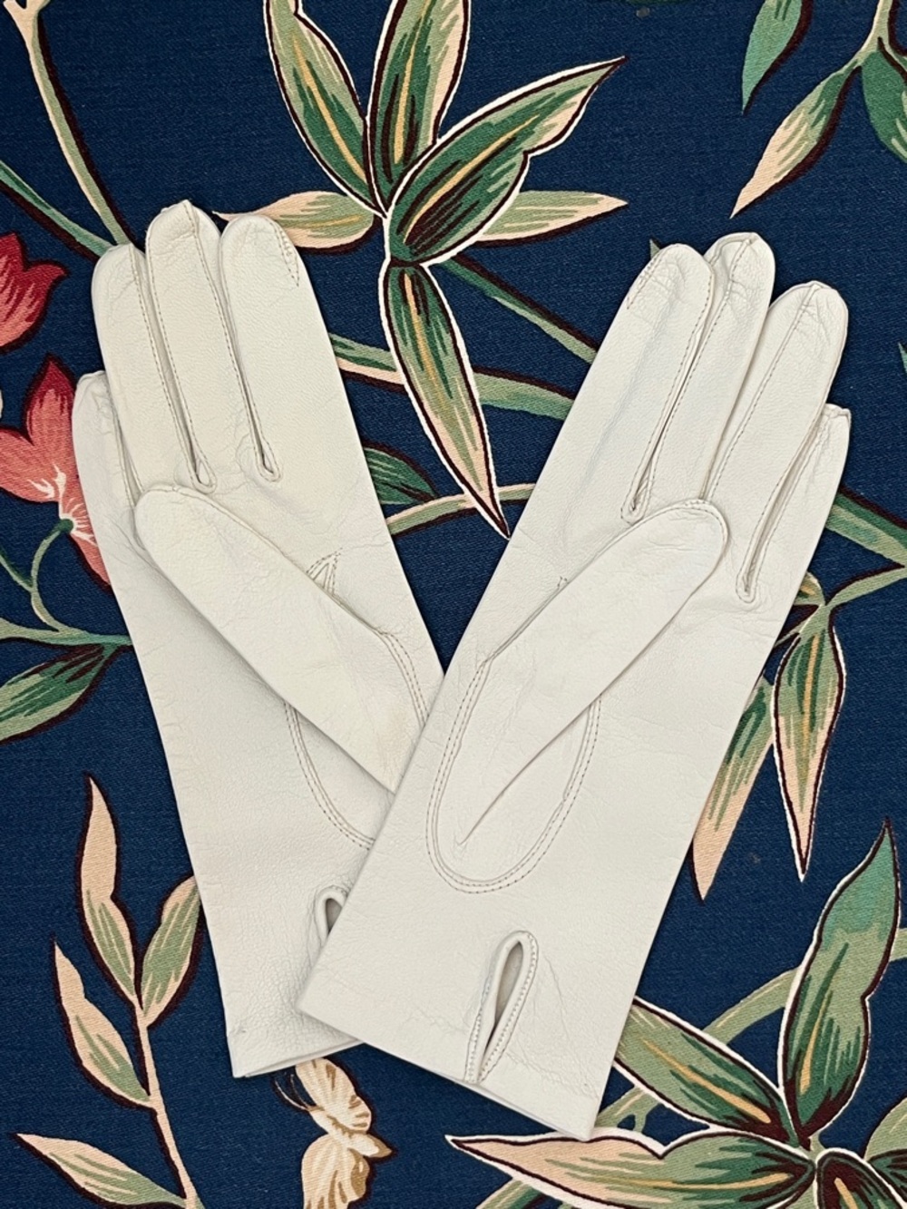 Vintage Classic White Leather Women's Gloves Small/XSmall